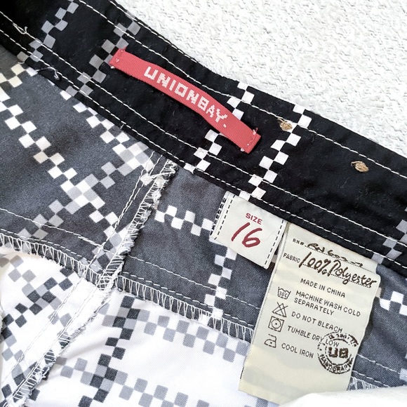 UnionBay Swim Suite Trunks Men’s Size 16 White Black Dotted Line - Picture 2 of 4